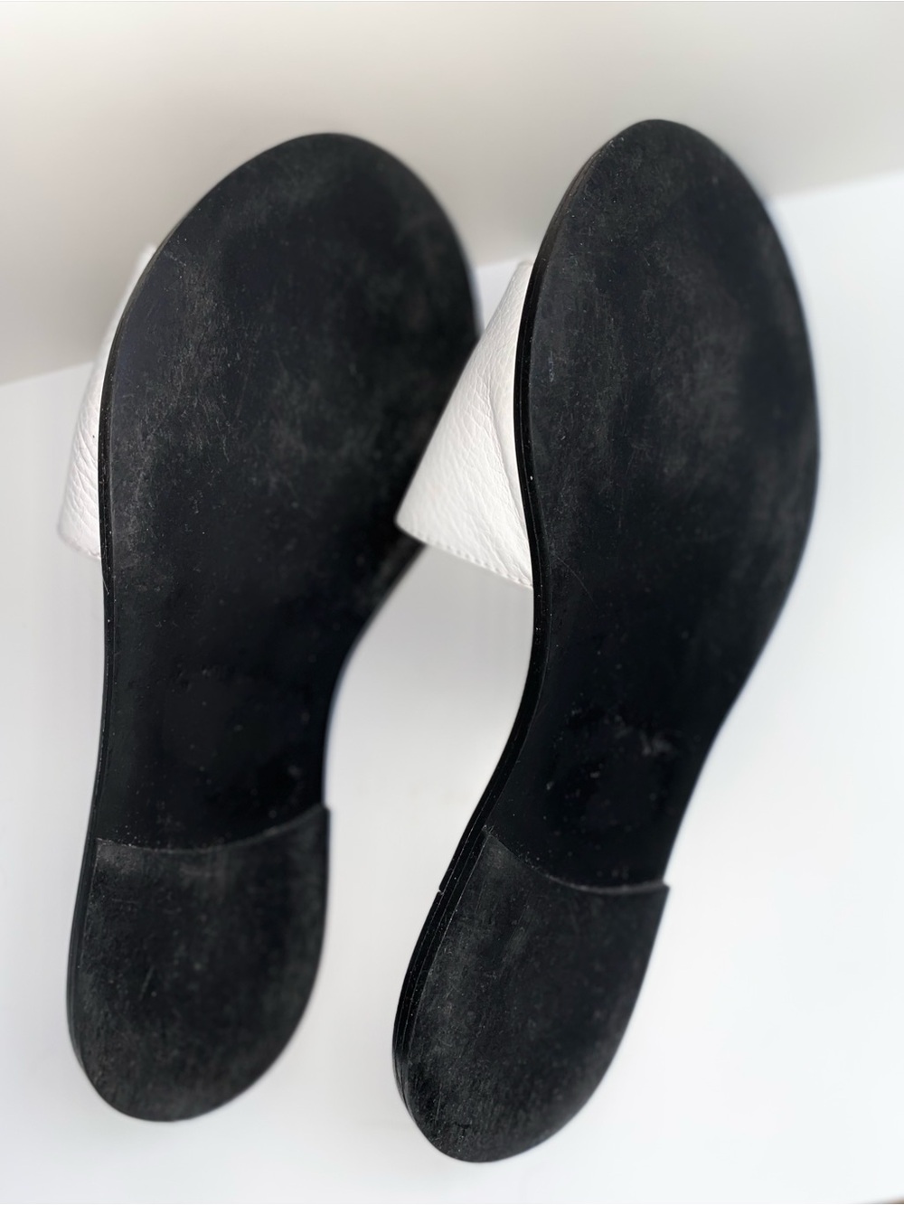 Valentino By Mario Valentino White Slide Sandals with Gold Logo - Picture 4 of 5